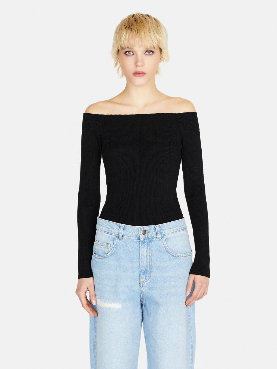Sweater with bare shoulders