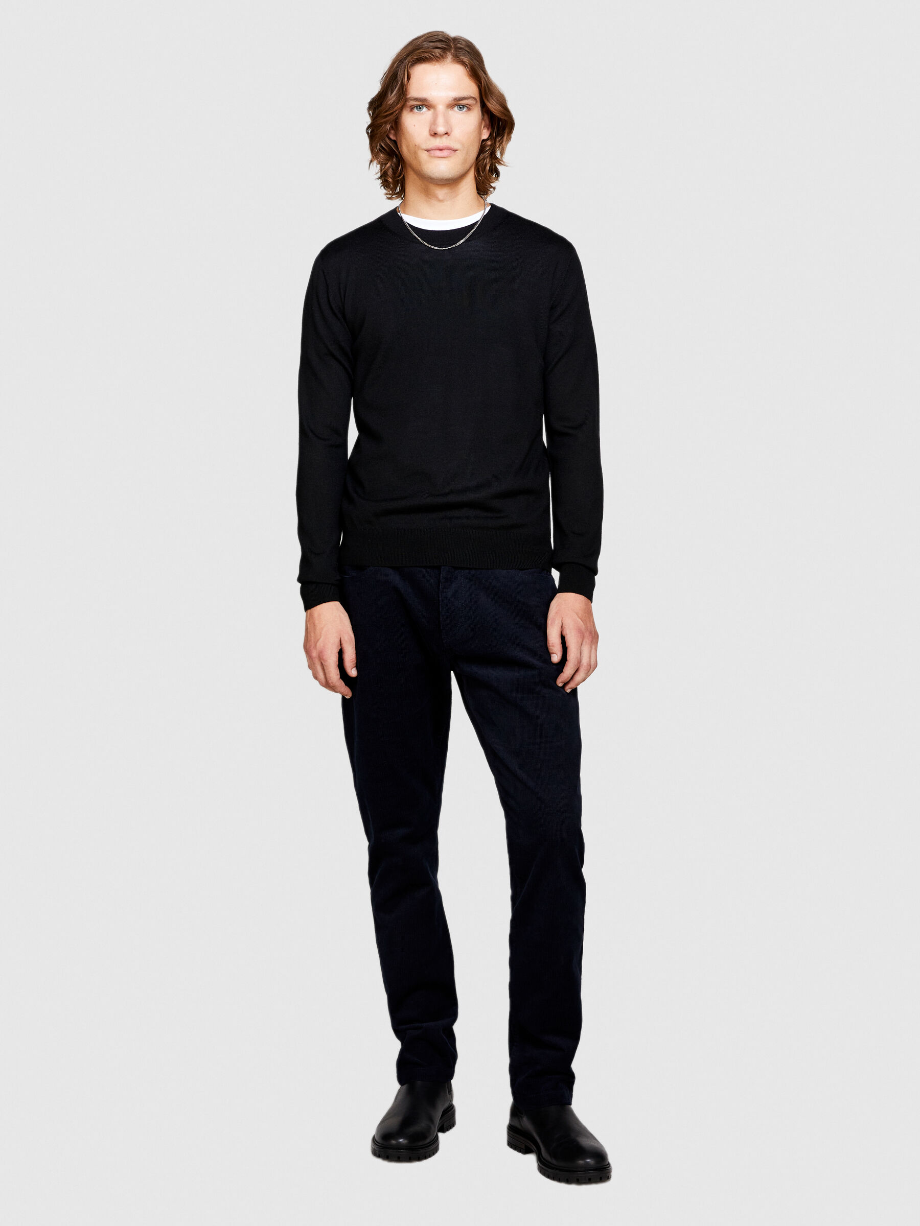 Slim fit crew neck sweater