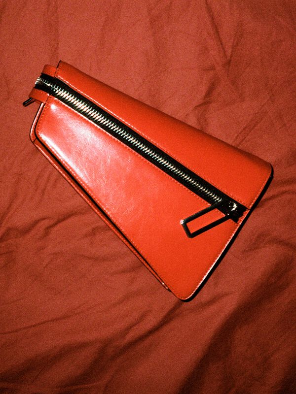 Red asymmetric bag with shoulder strap Red asymmetric bag with shoulder strap - women's shoulder and crossbody bags | Sisley