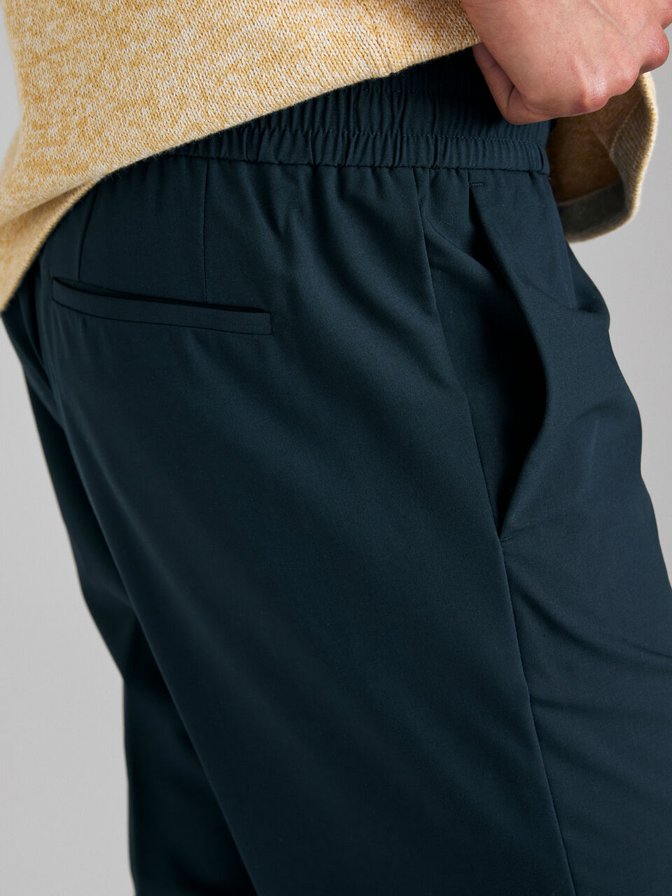 TROUSERS Men image number null