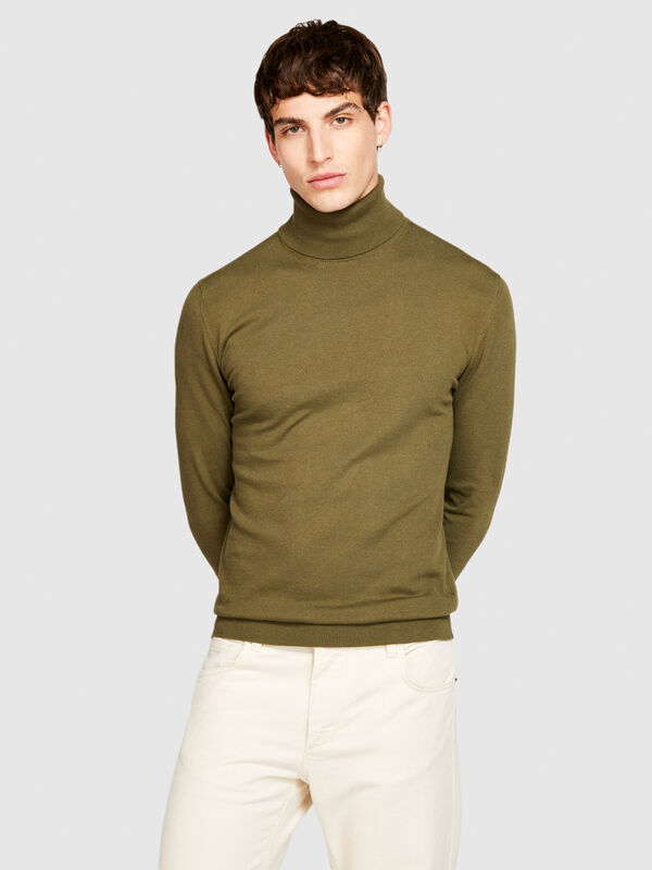 Solid colored sweater with high collar Men