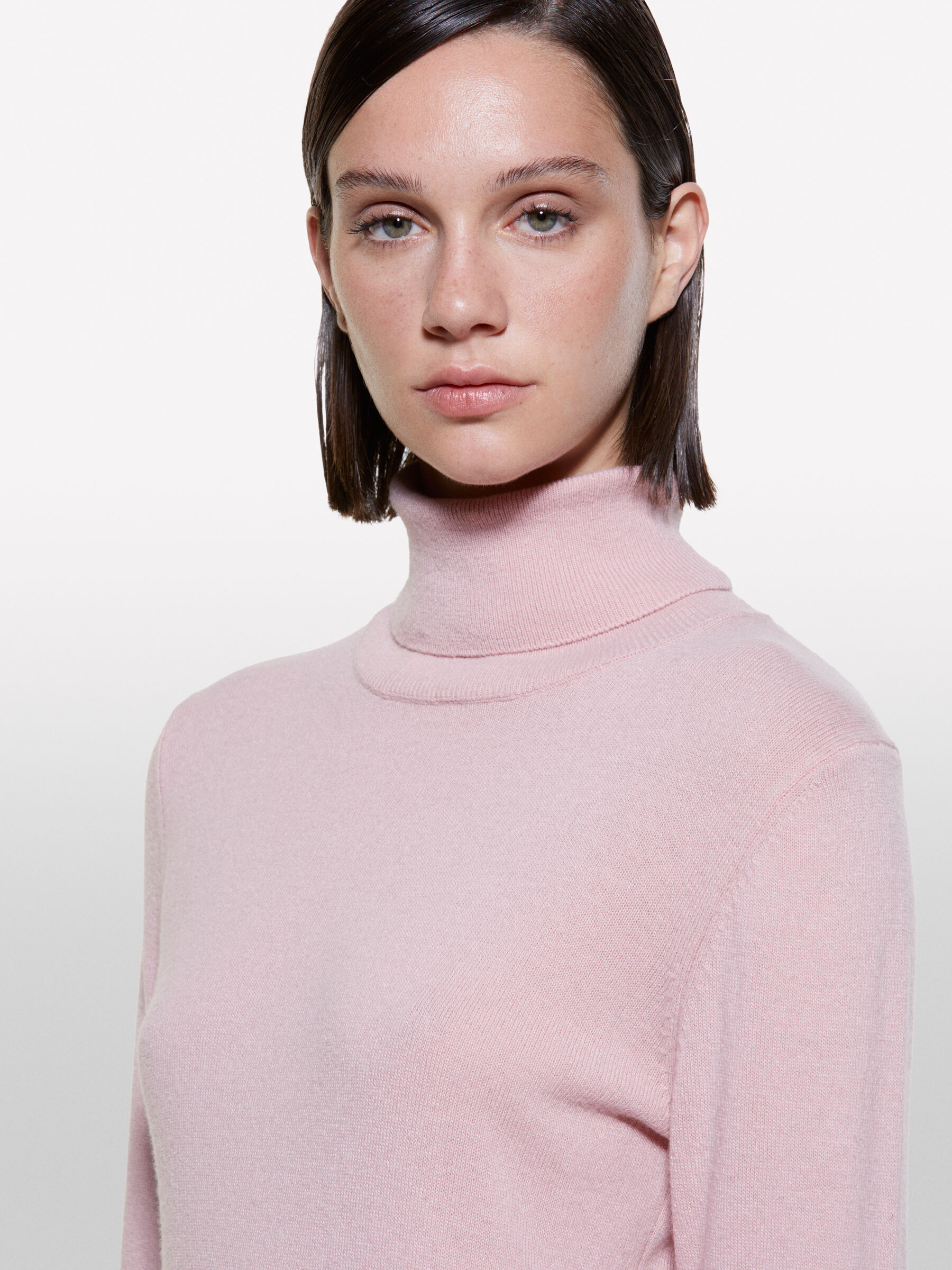 Pink regular fit turtleneck sweater Pink Sisley