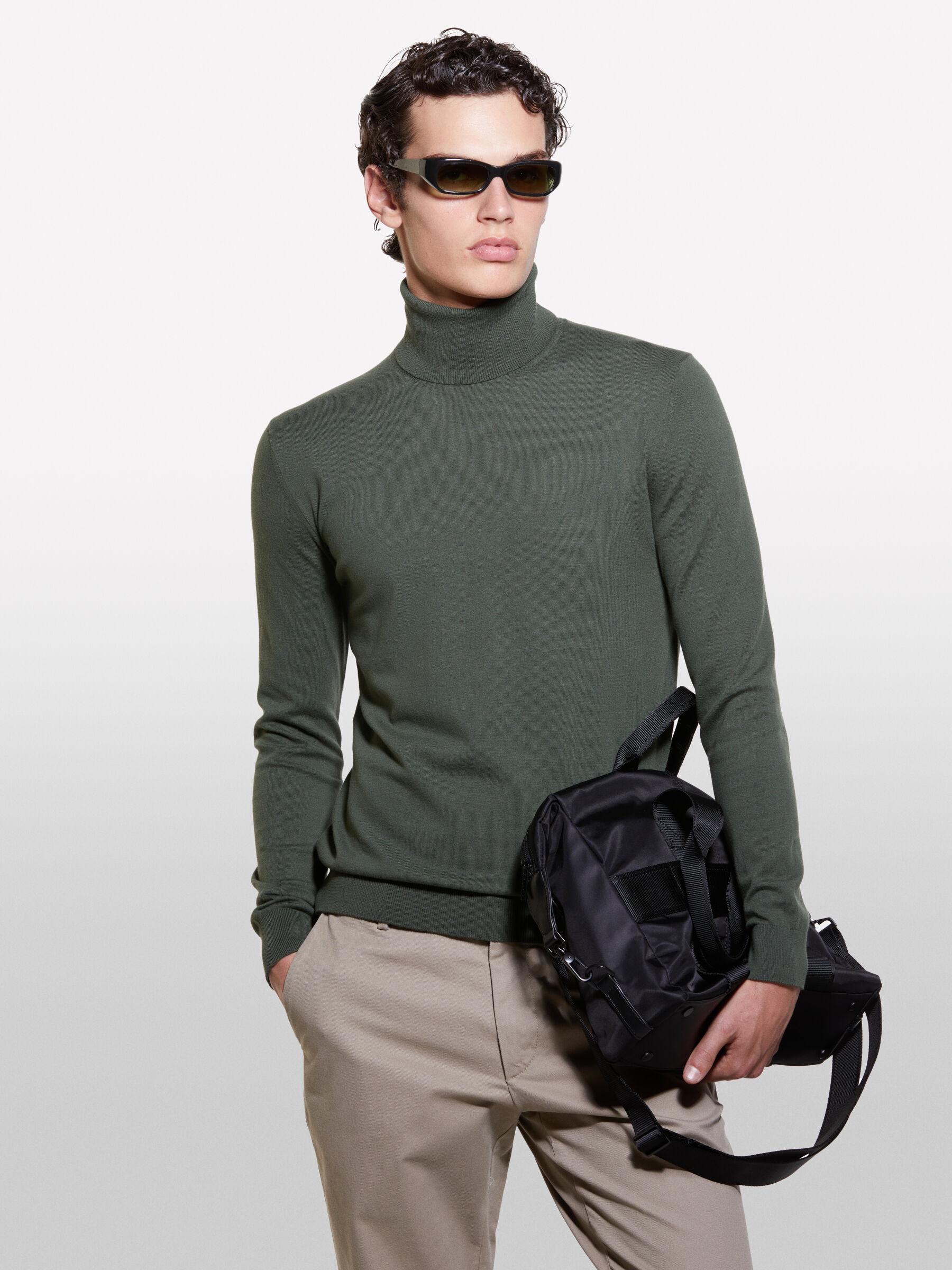 TURTLE NECK SW. L/S Men image number null
