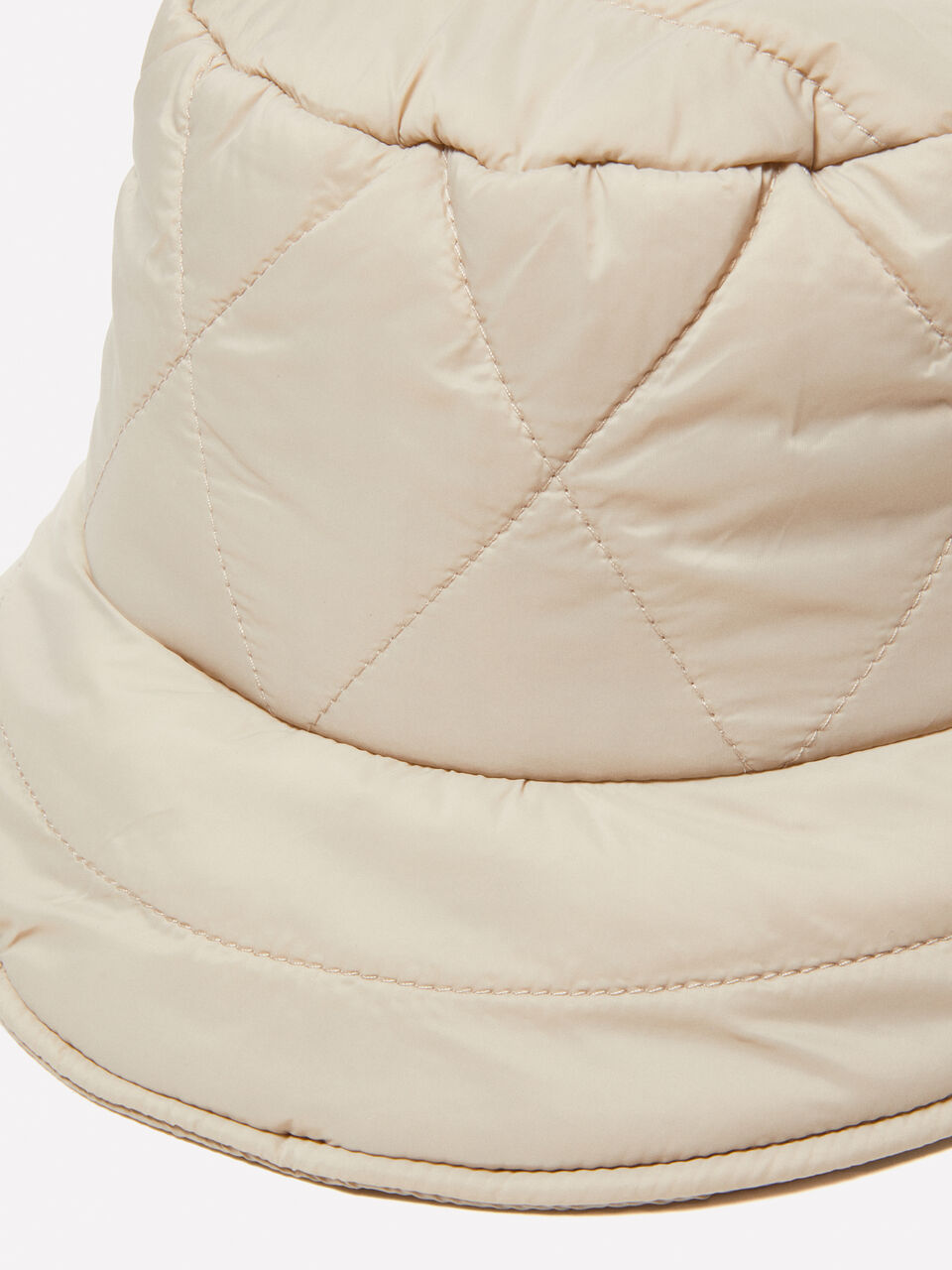 HAT Women image number null