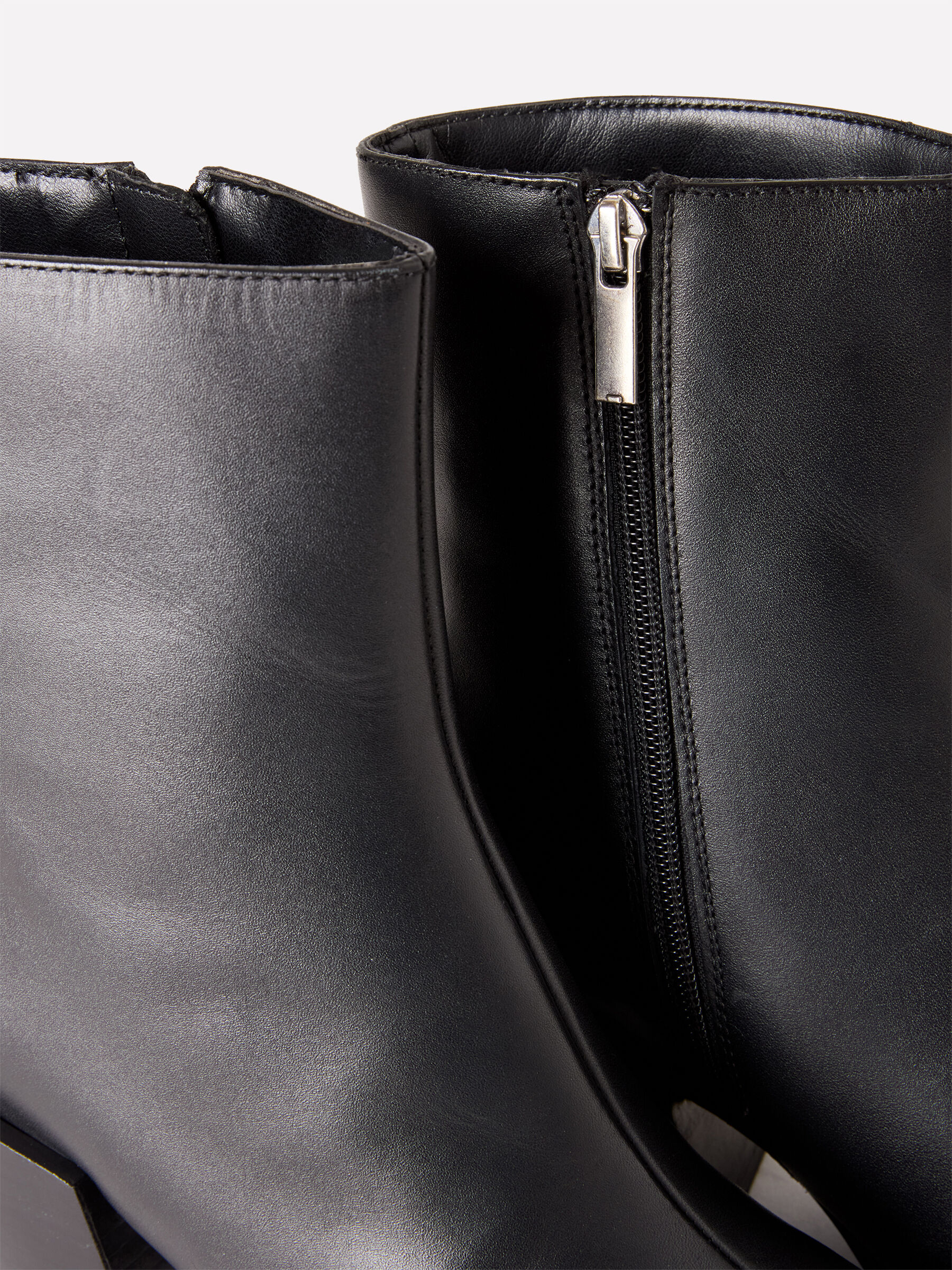 BOOT Women image number null