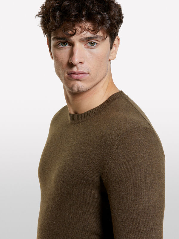Brown regular fit crew neck sweater Brown regular fit crew neck sweater - men's crew neck sweaters | Sisley