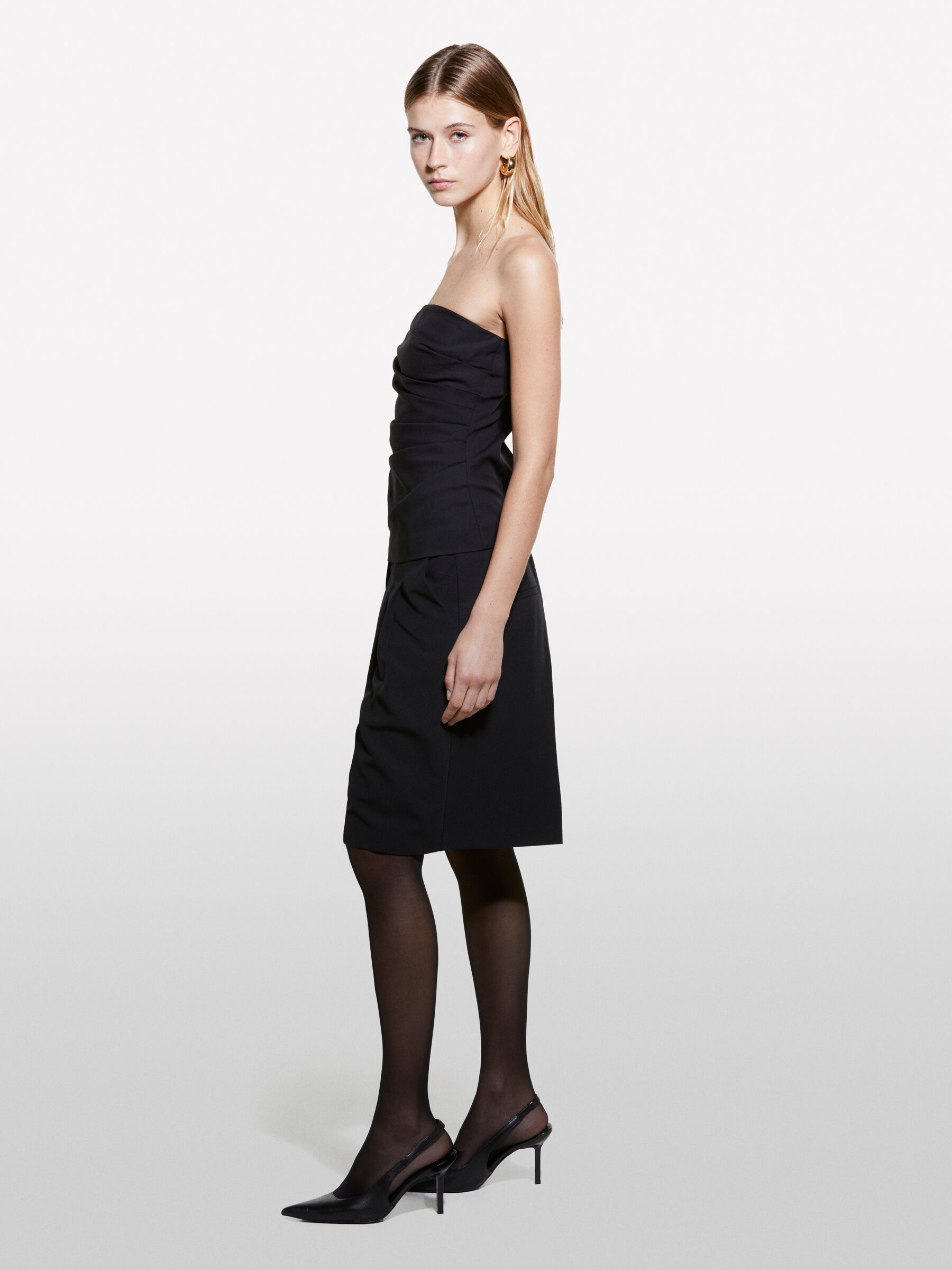 TOP Women image number null