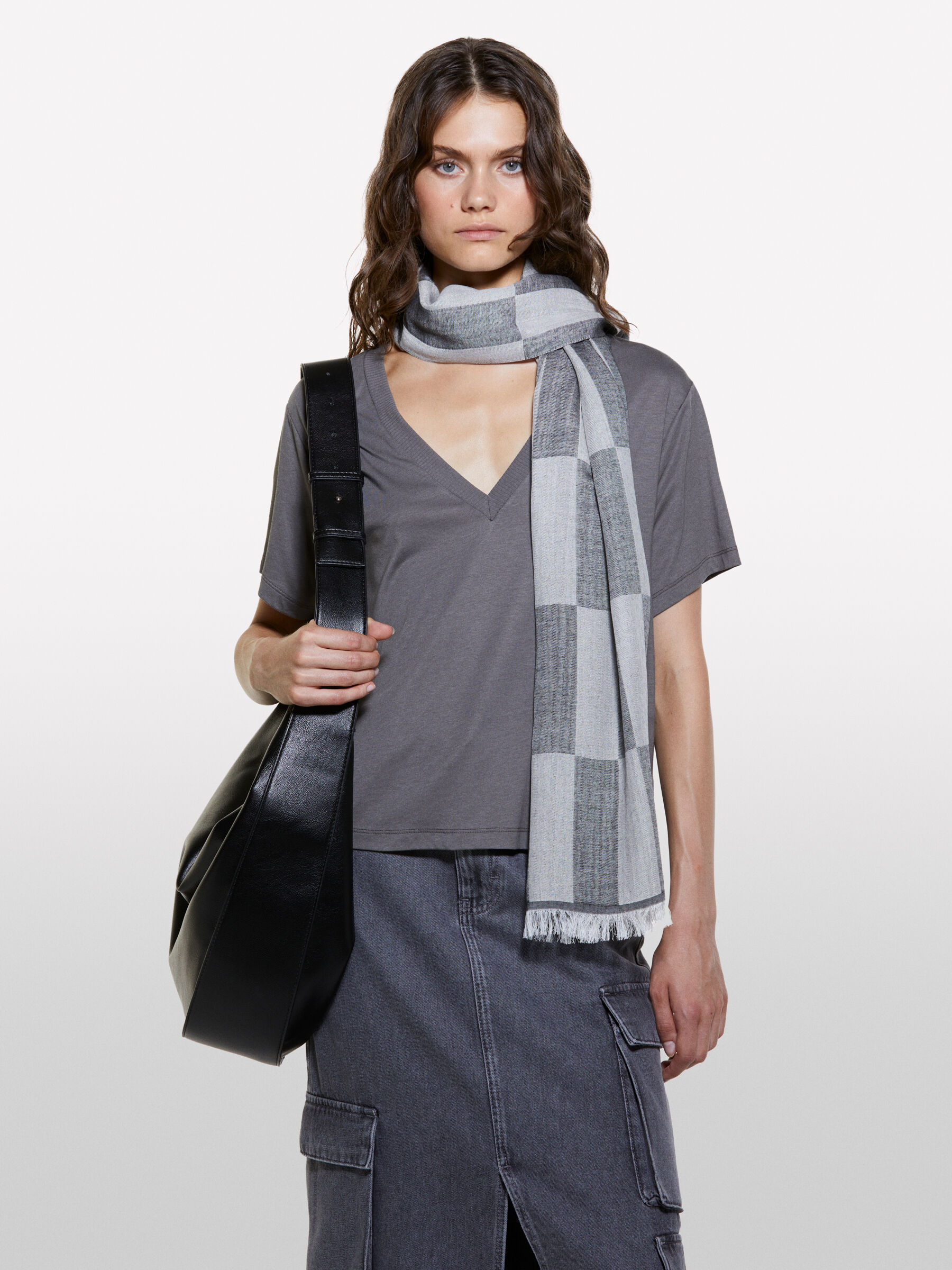 SCARF Women image number null