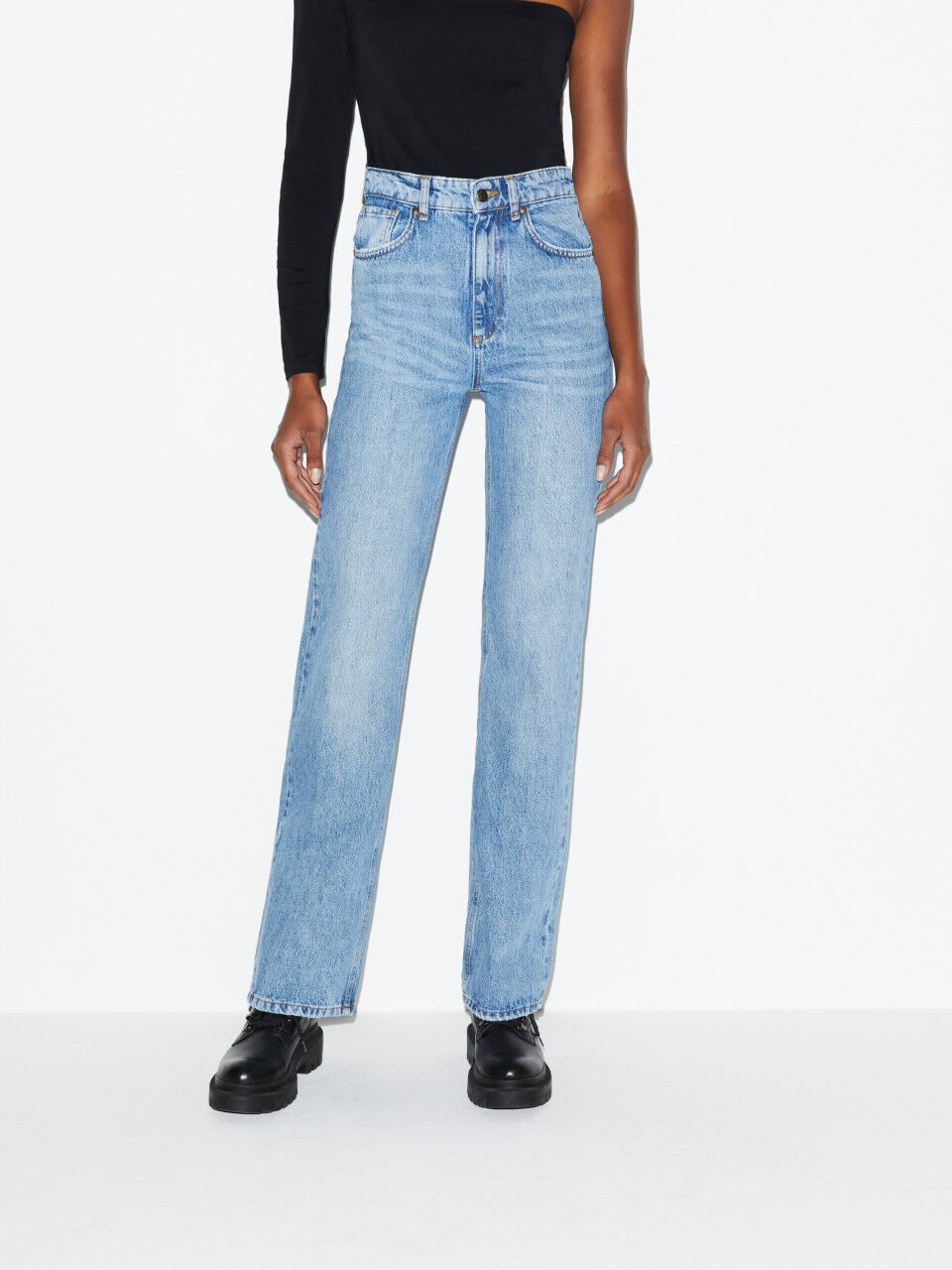 High-waisted straight fit jeans