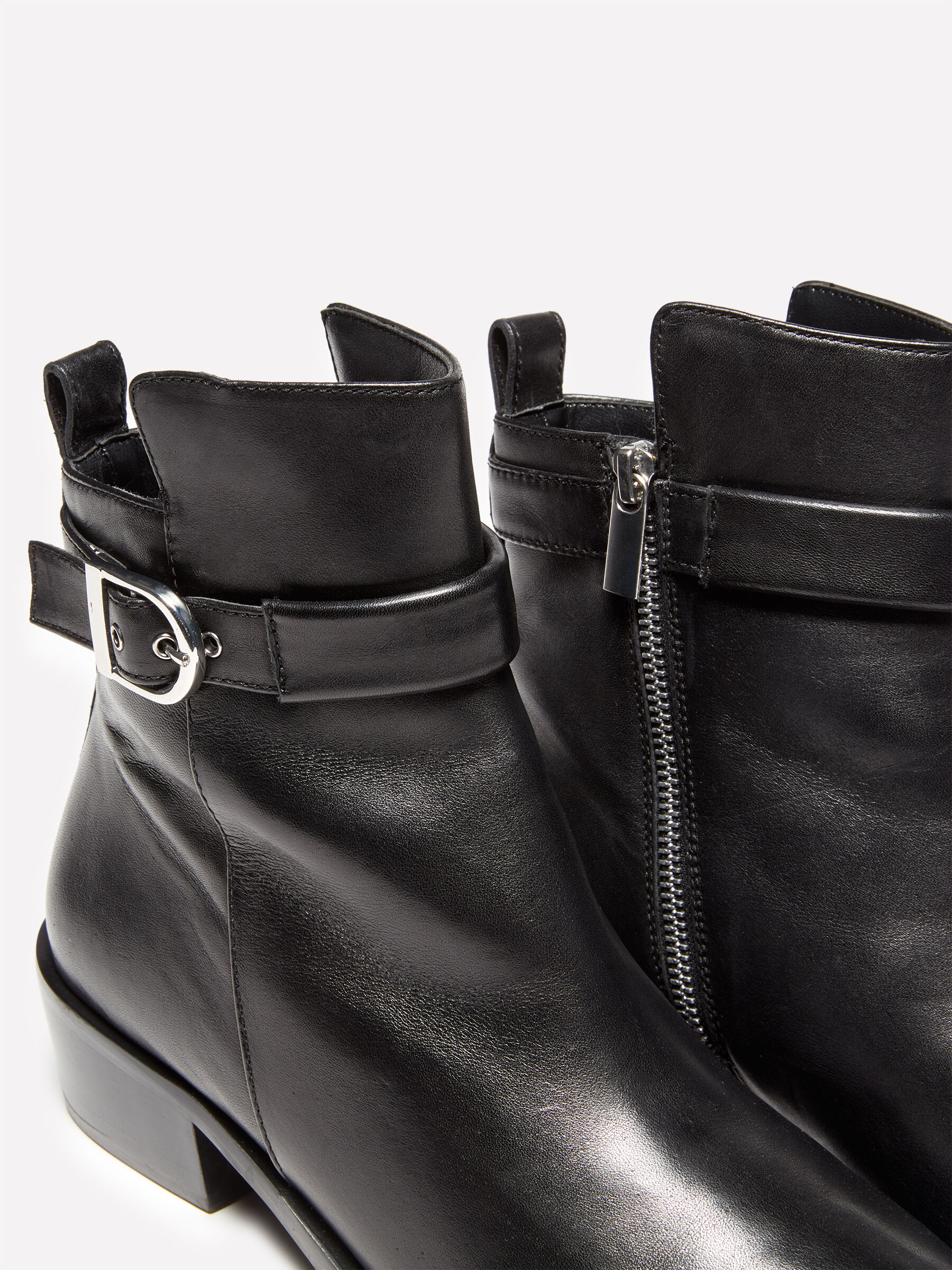 BOOT Women image number null