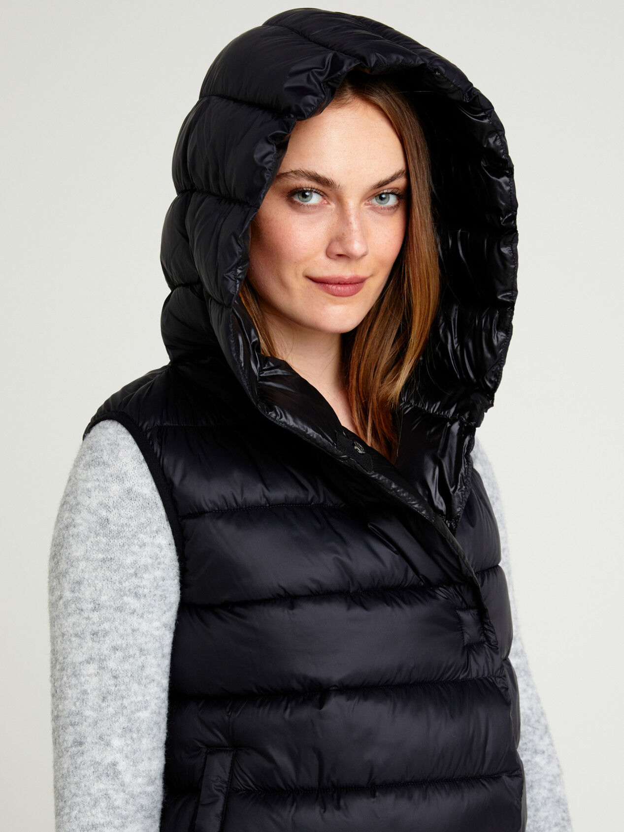 hooded sleeveless jacket