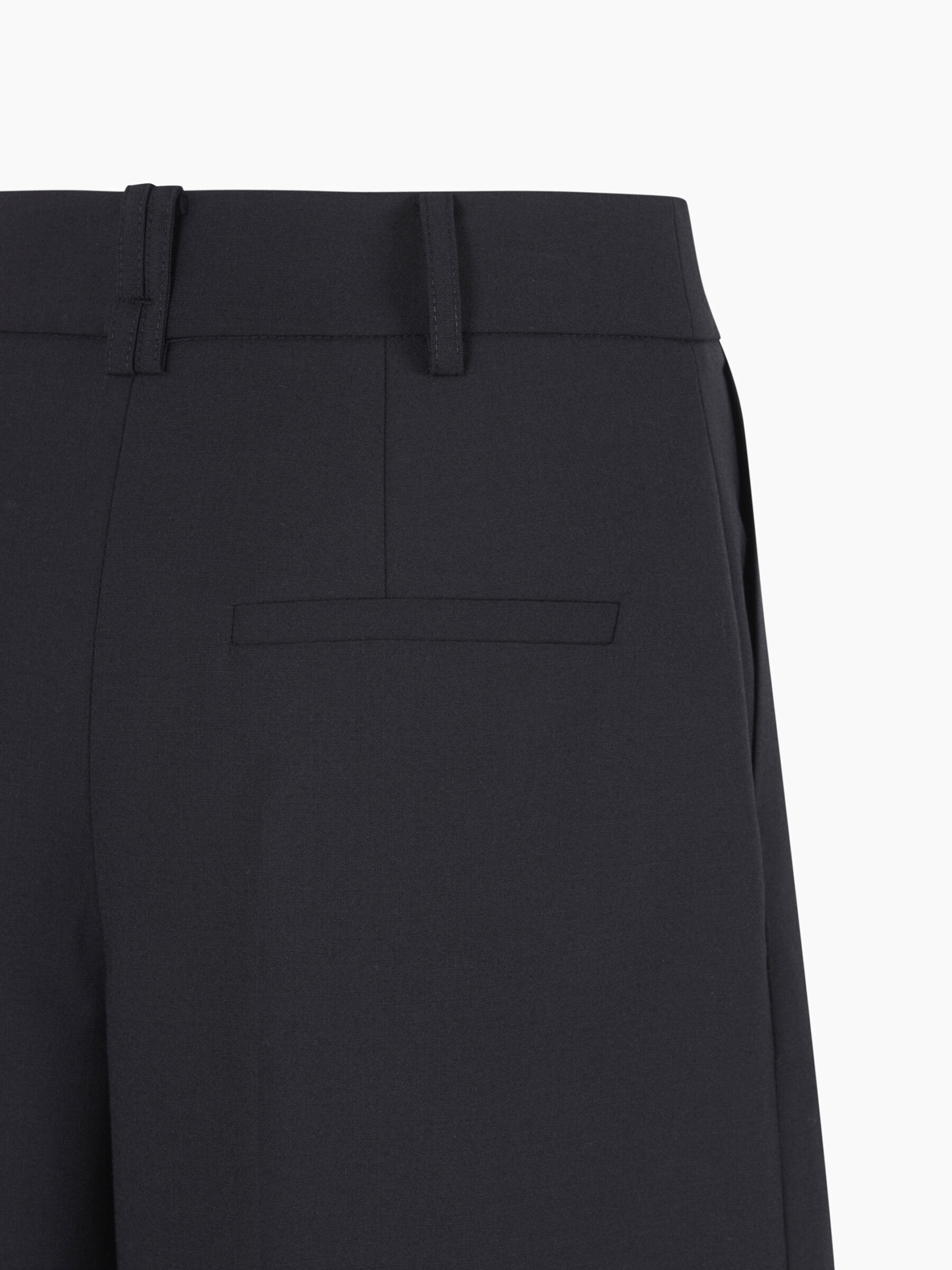 BERMUDA Women image number null