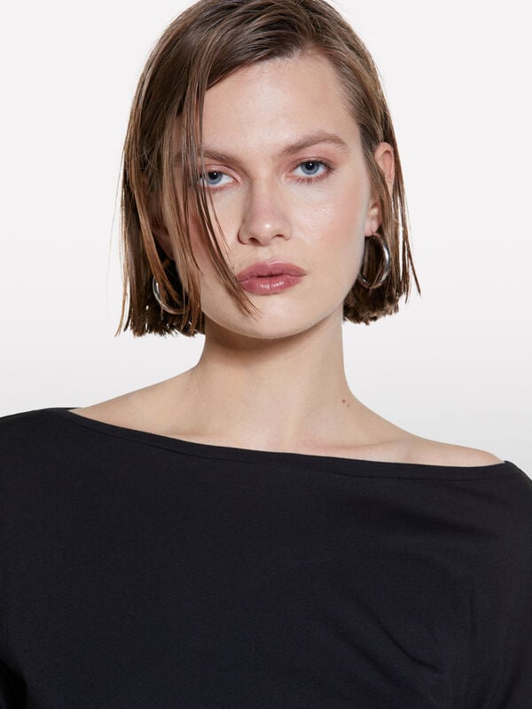 Black t-shirt with boat neck - women's long sleeve t-shirts | Sisley