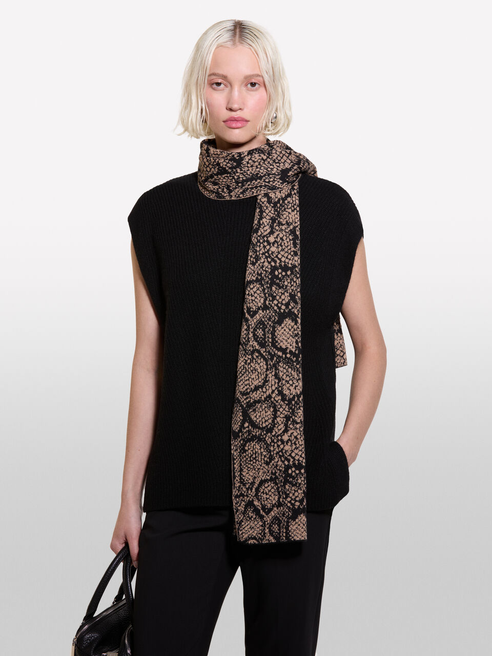KNITTED SCARF Women image number null