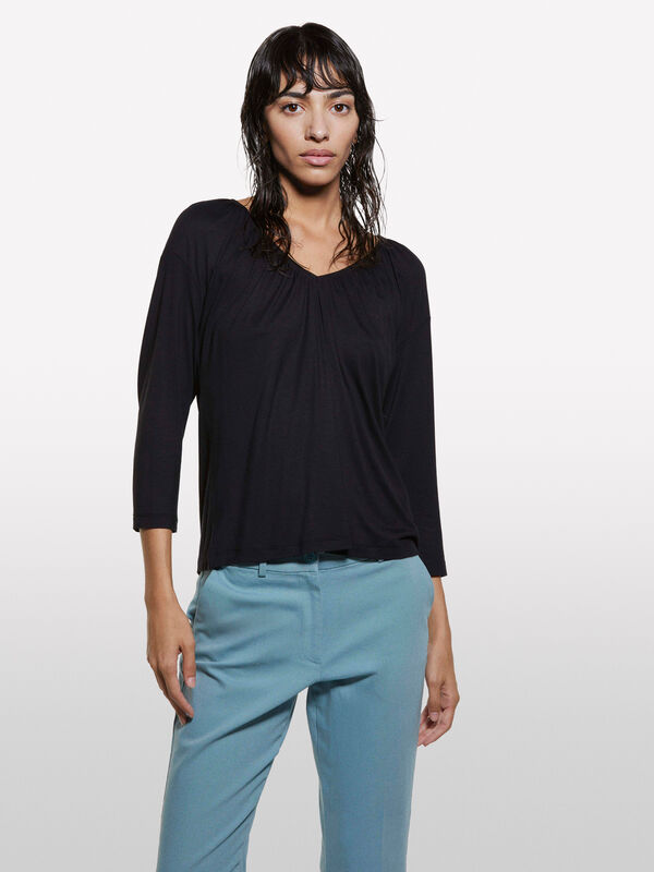 Black t-shirt with curl - women's long sleeve t-shirts | Sisley