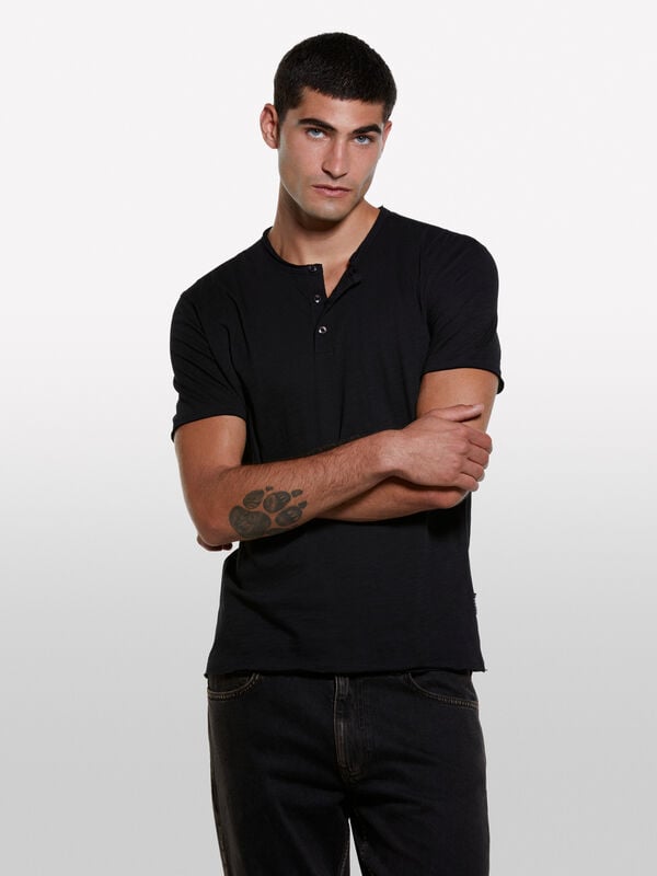 Black Henley t-shirt Black Henley t-shirt - men's short sleeve t-shirts | Sisley