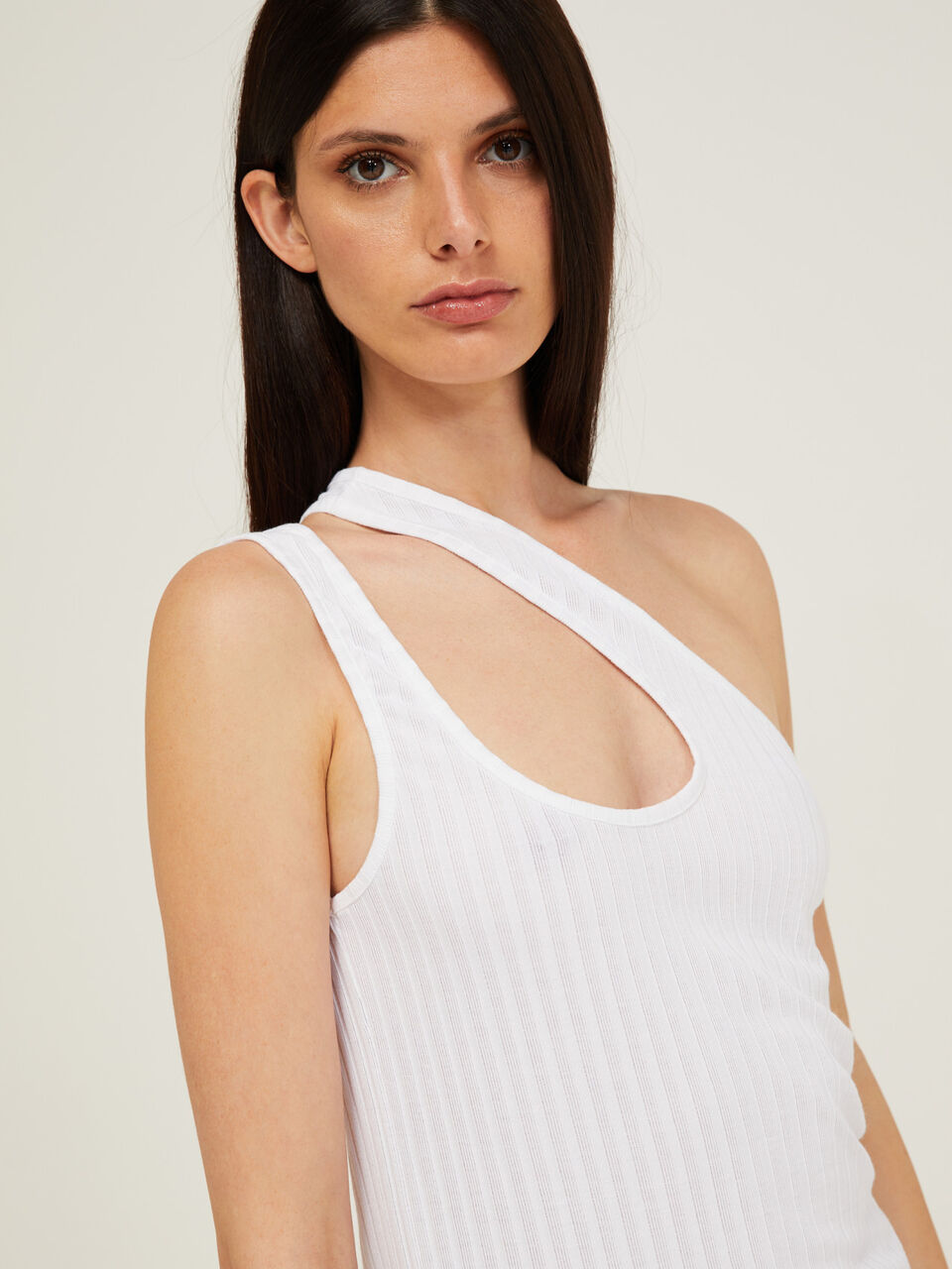 Oneshoulder tank